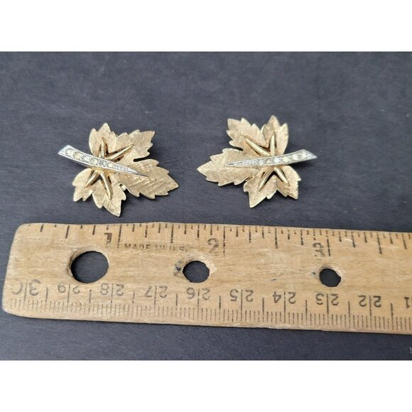 Vintage Boucher Signed Gold Tone Leaf Earrings with Rhinestones Clip On 38 - Picture 4 of 6